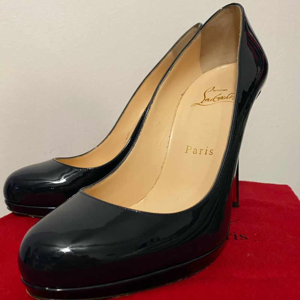 Christian Louboutin Navy Patent heels - Picture 4 of 10